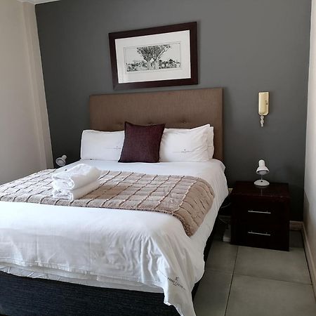 Emabheleni Executive Suites Westpoint ヨハネスブルグ エクステリア 写真