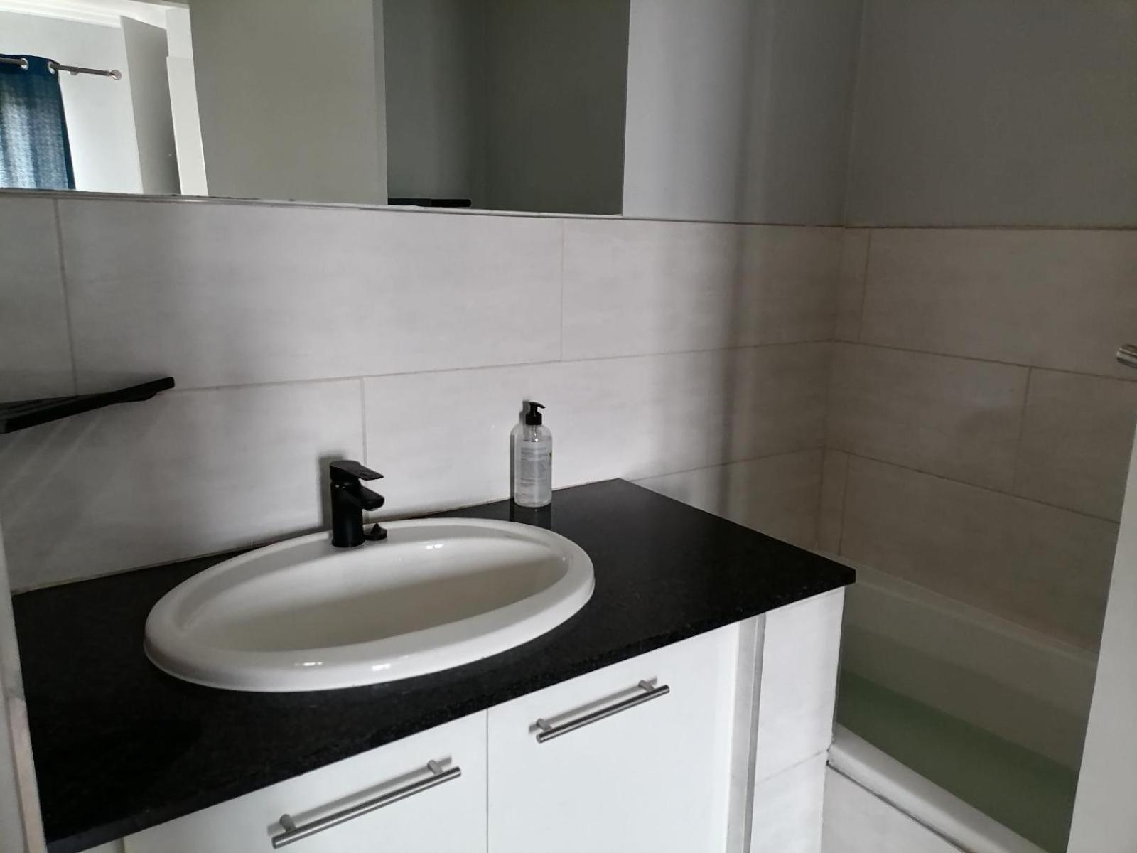 Emabheleni Executive Suites Westpoint ヨハネスブルグ 部屋 写真