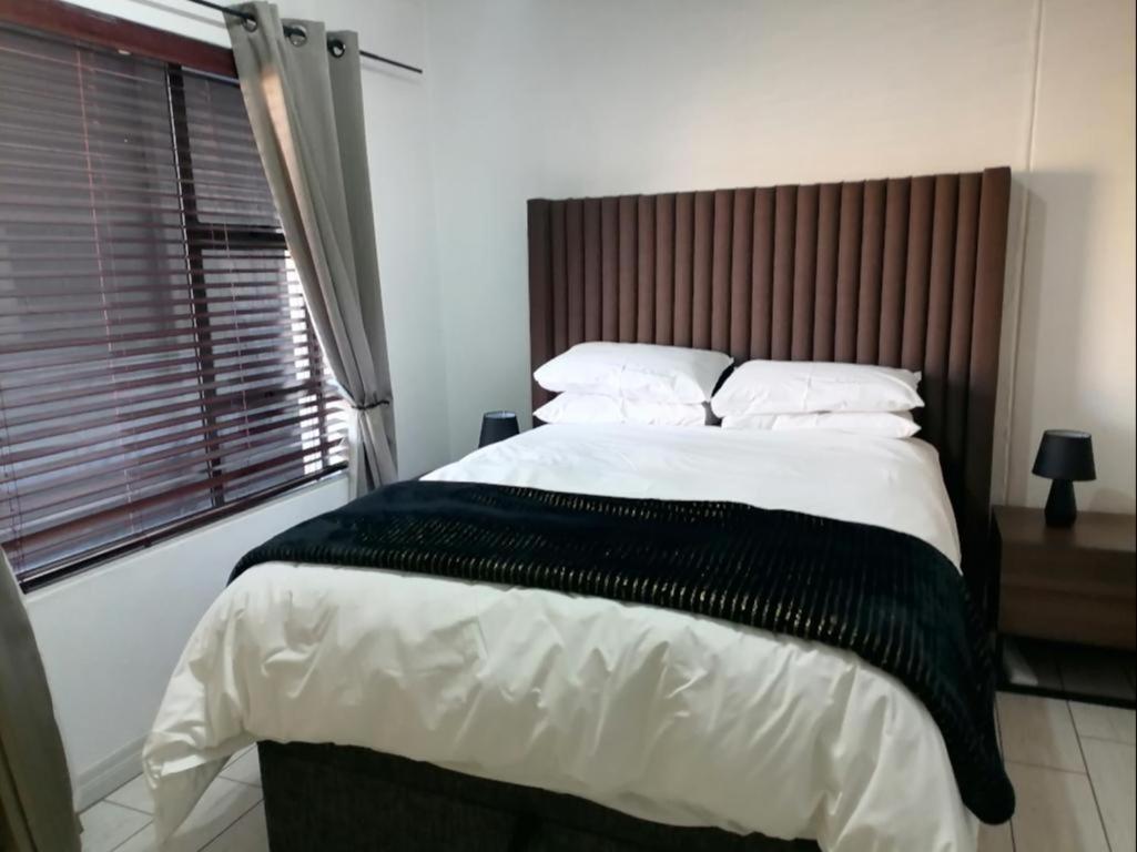 Emabheleni Executive Suites Westpoint ヨハネスブルグ 部屋 写真