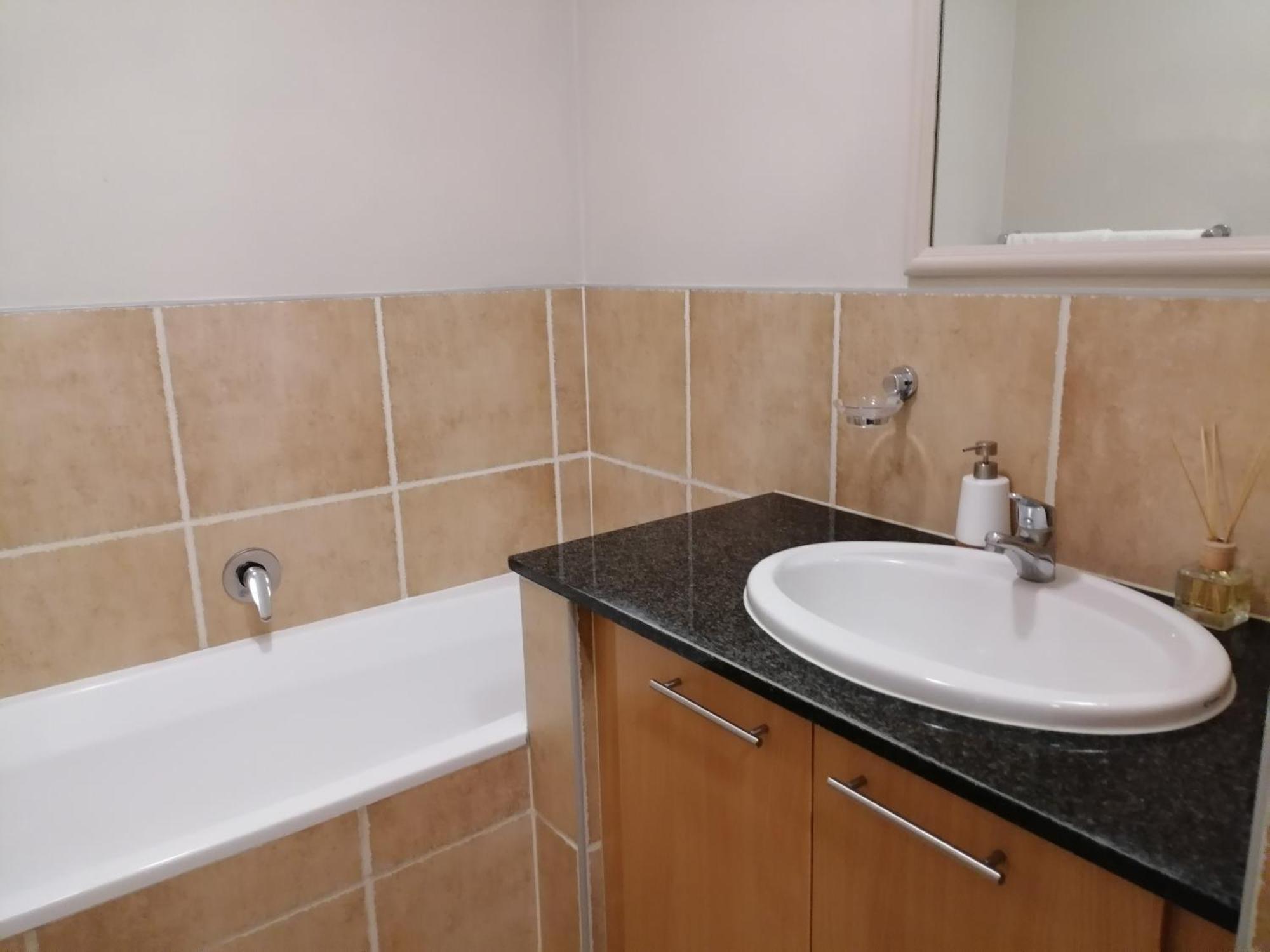 Emabheleni Executive Suites Westpoint ヨハネスブルグ エクステリア 写真